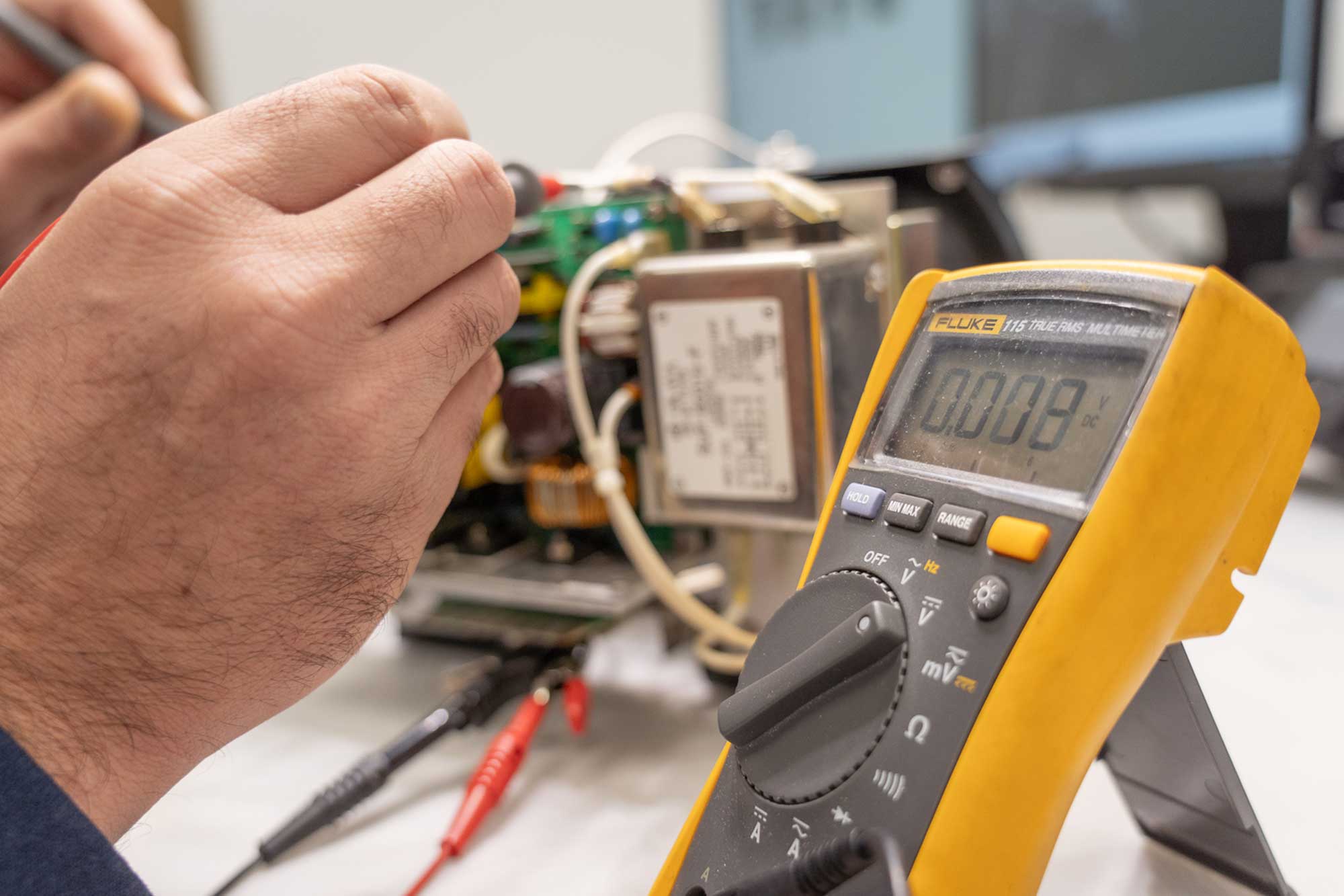 Trabajos eléctricos y electrónicos